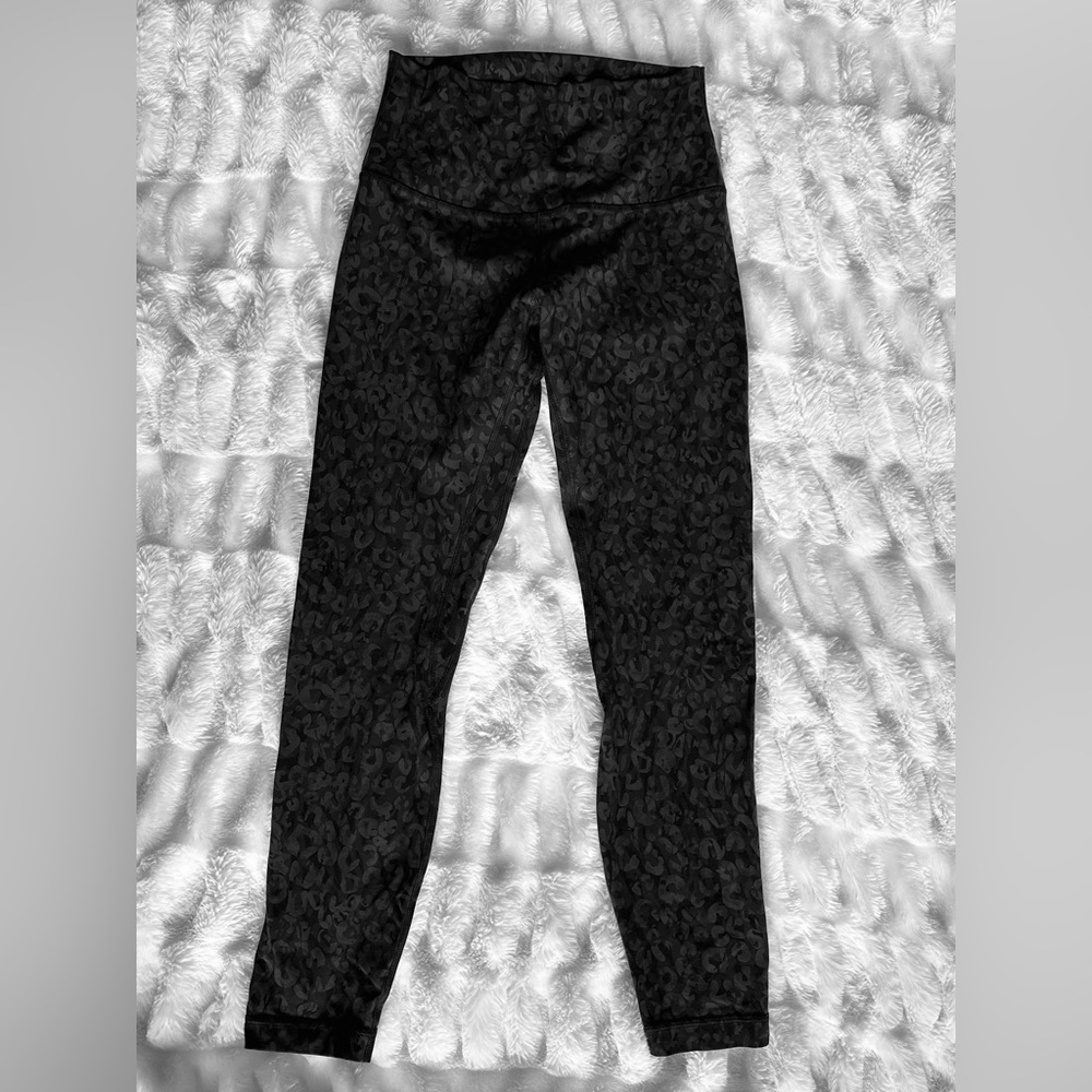 Women’s Lululemon High-Waist Black Patterned Leggings size 6